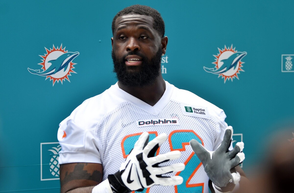 Dolphins LT Terron Armstead will play in 2024, agrees to adjusted